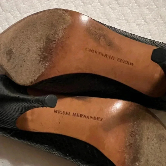 Neiman Marcus Black Animal Skin Heels —-Size 10 N - Picture 4 of 6